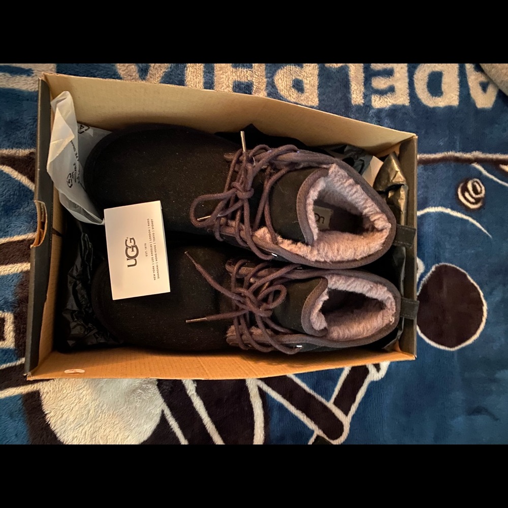 UGGS - Picture 2 of 2